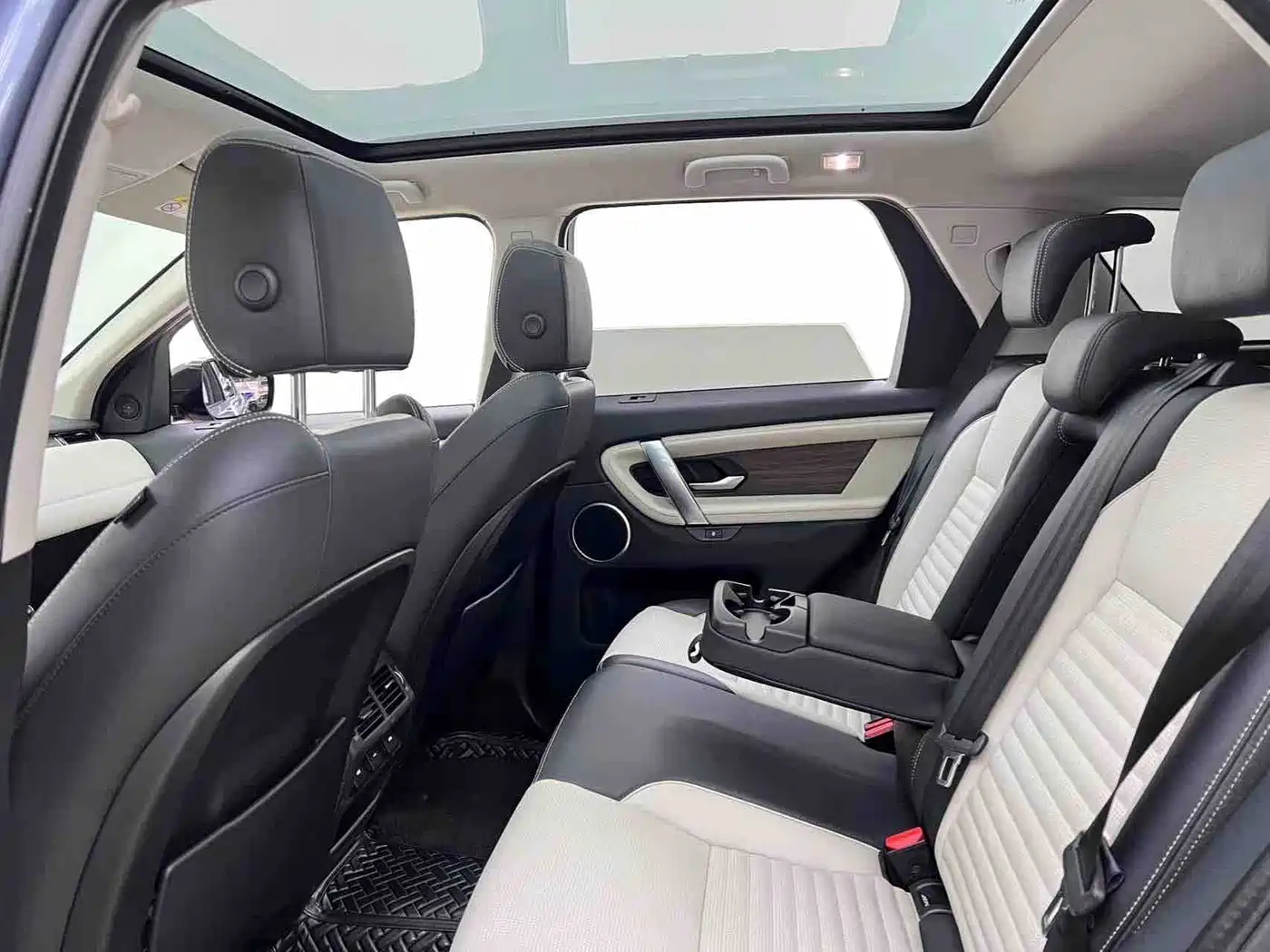 Land Rover Discovery Sport 2020 249PS R-Dynamic Performance фото 10