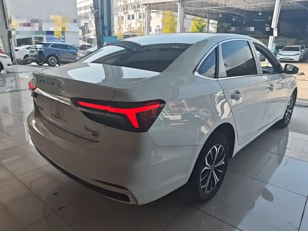 Фото 5 - Roewe i6 MAX EV
