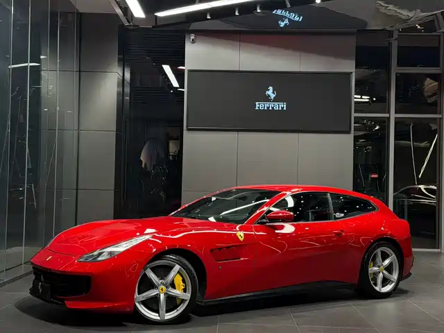 FERRARI GTC4LUSSO