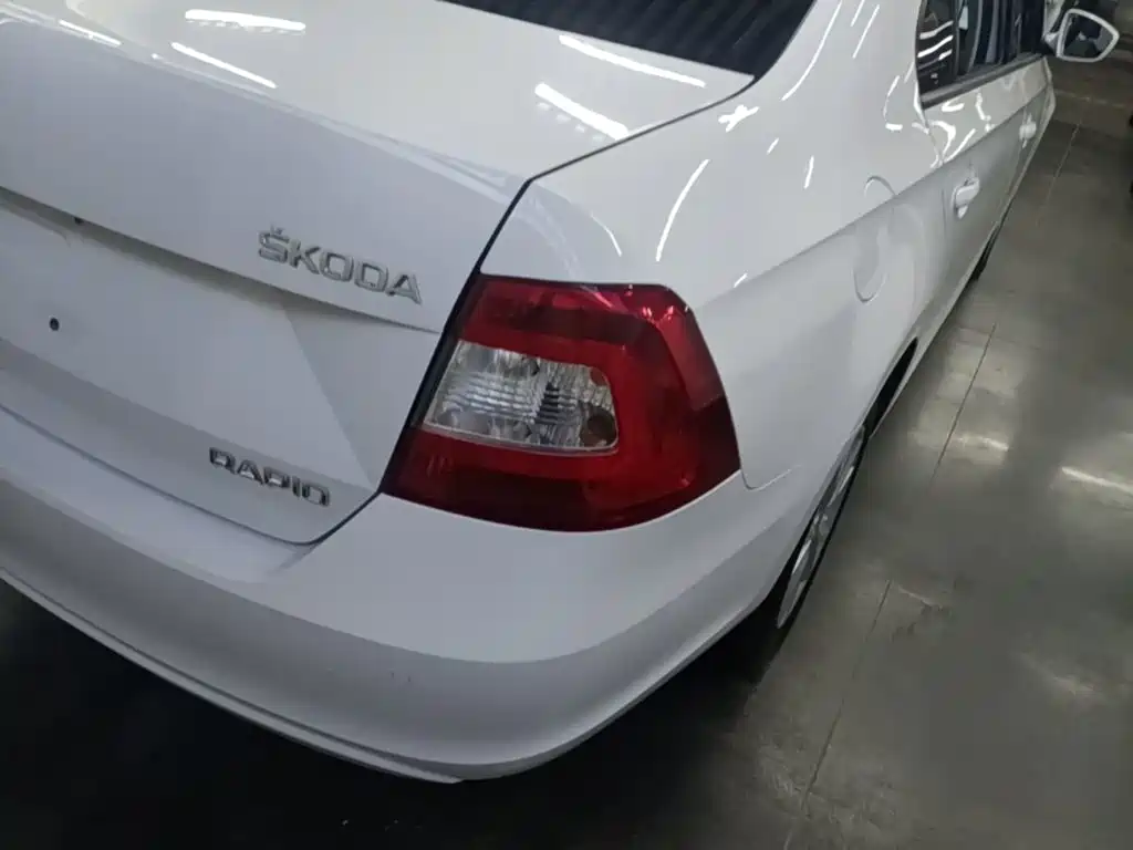 Фото 8 - Škoda Rapid