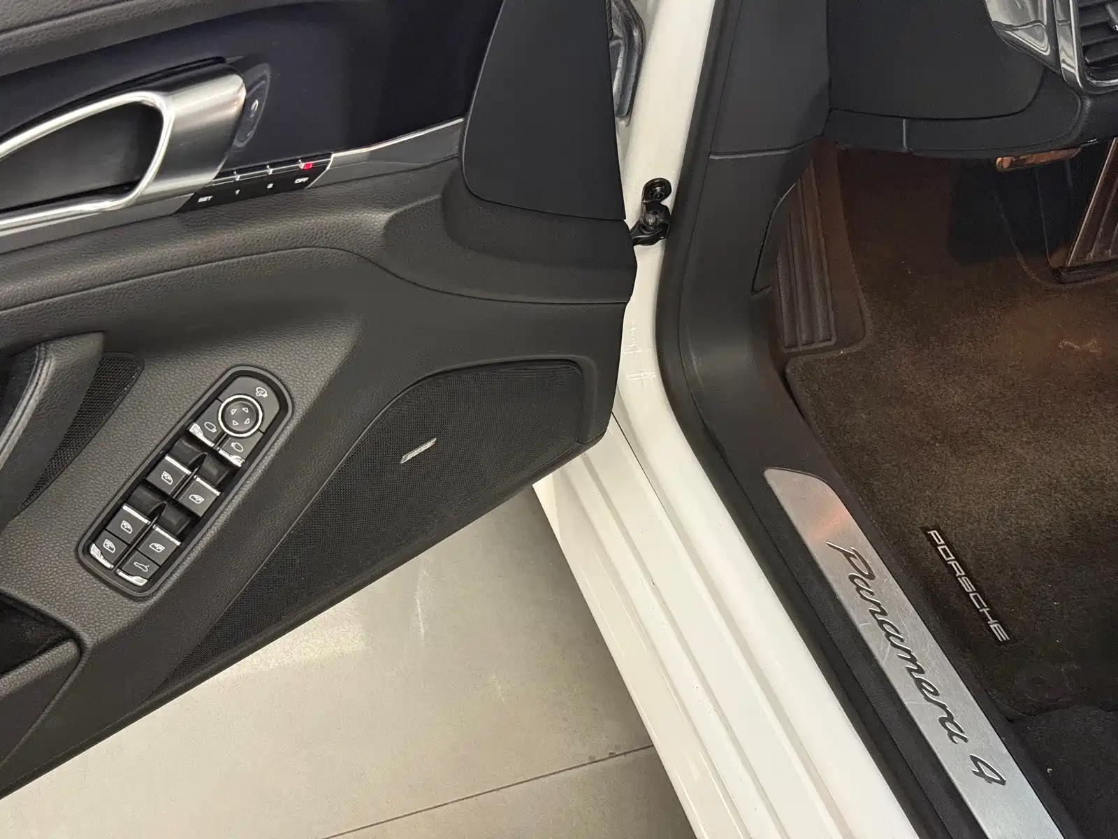 Photo 2 - Porsche Panamera
