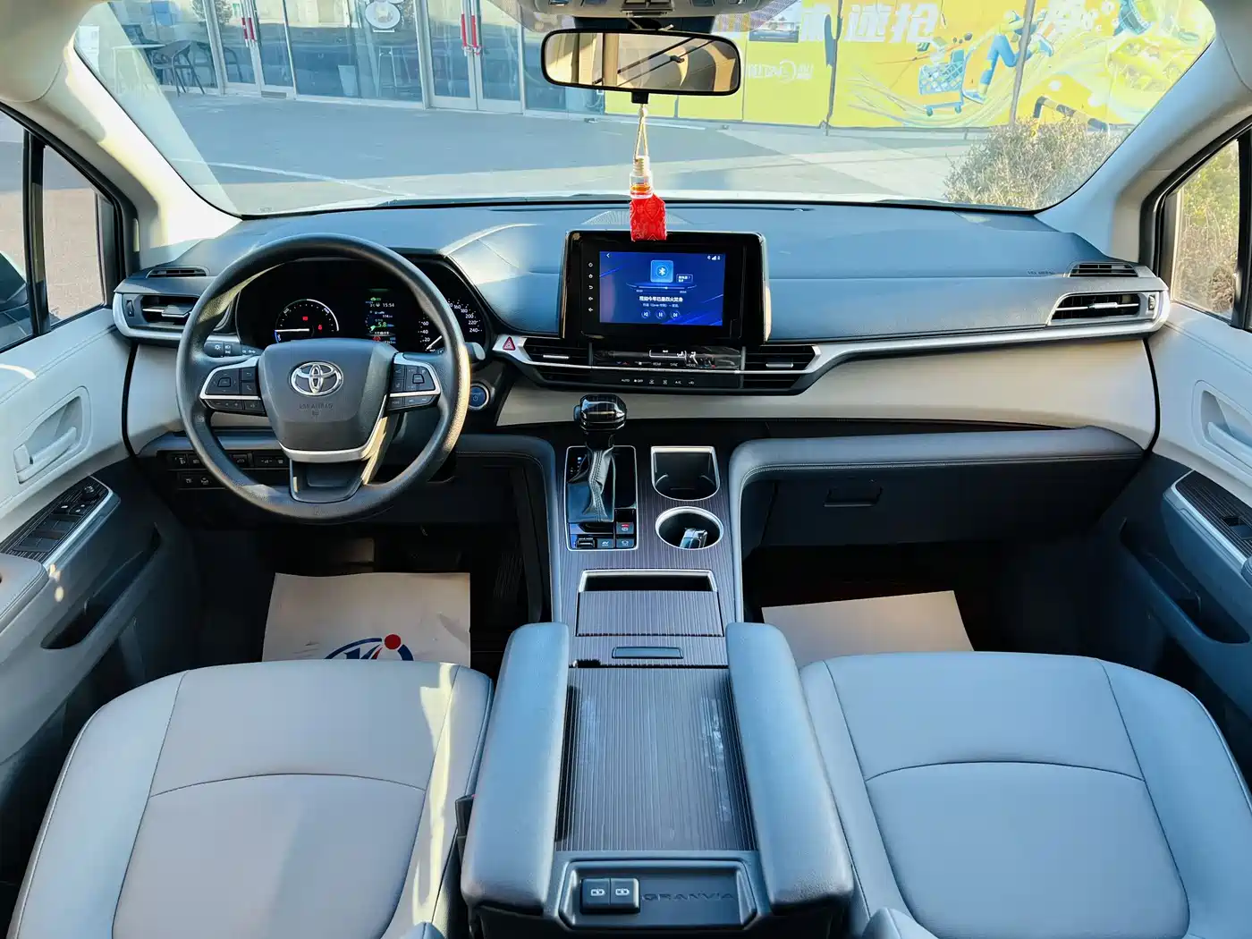 Toyota Granvia 2023 2.5L Hybrid Luxury Edition фото 7