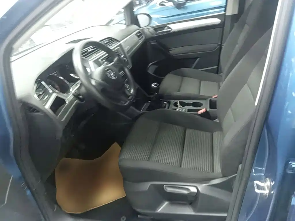 Фото 15 - Volkswagen Touran