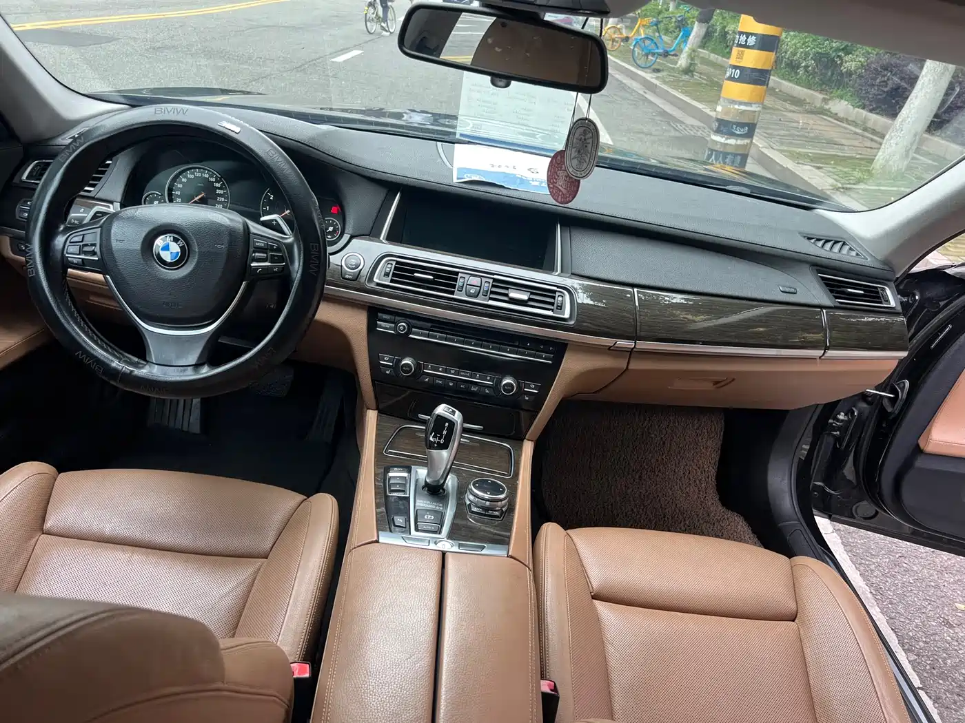 Фото 28 - BMW 7 Series