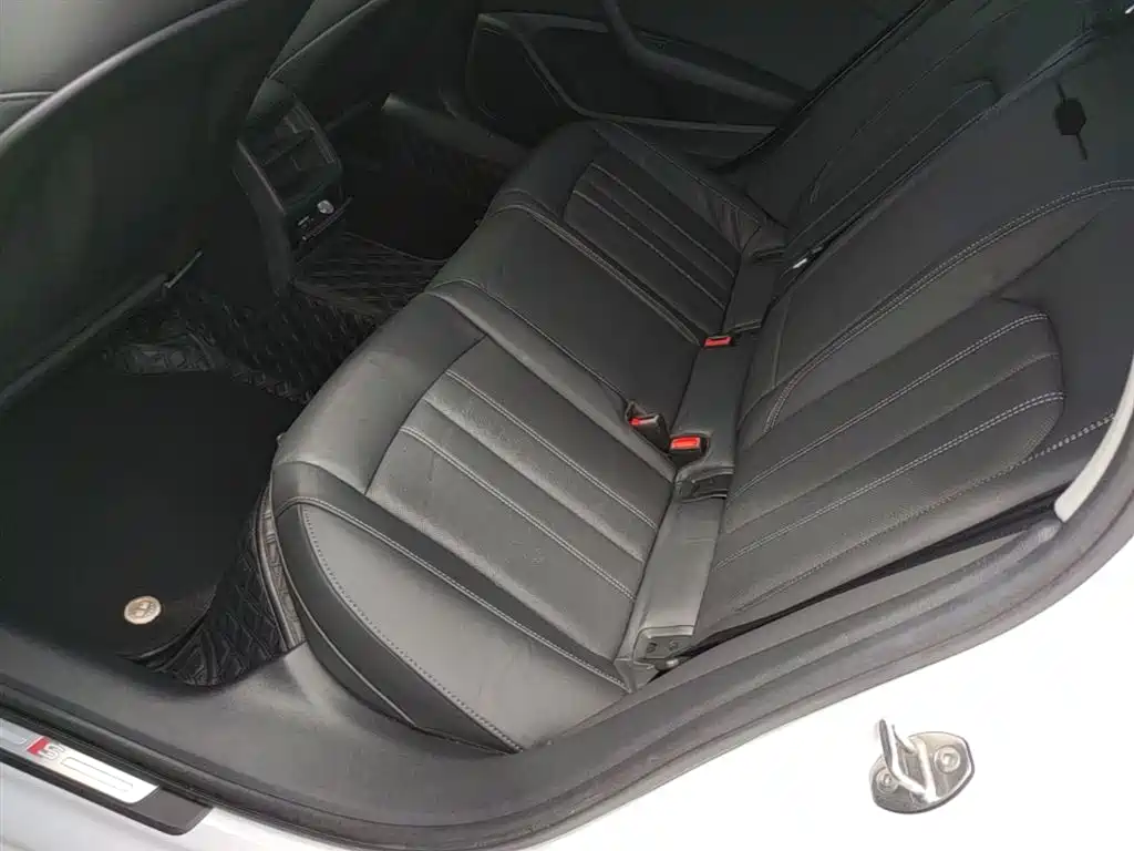 Audi A4L 2020 40 TFSI Fashion Dynamic Edition фото 17