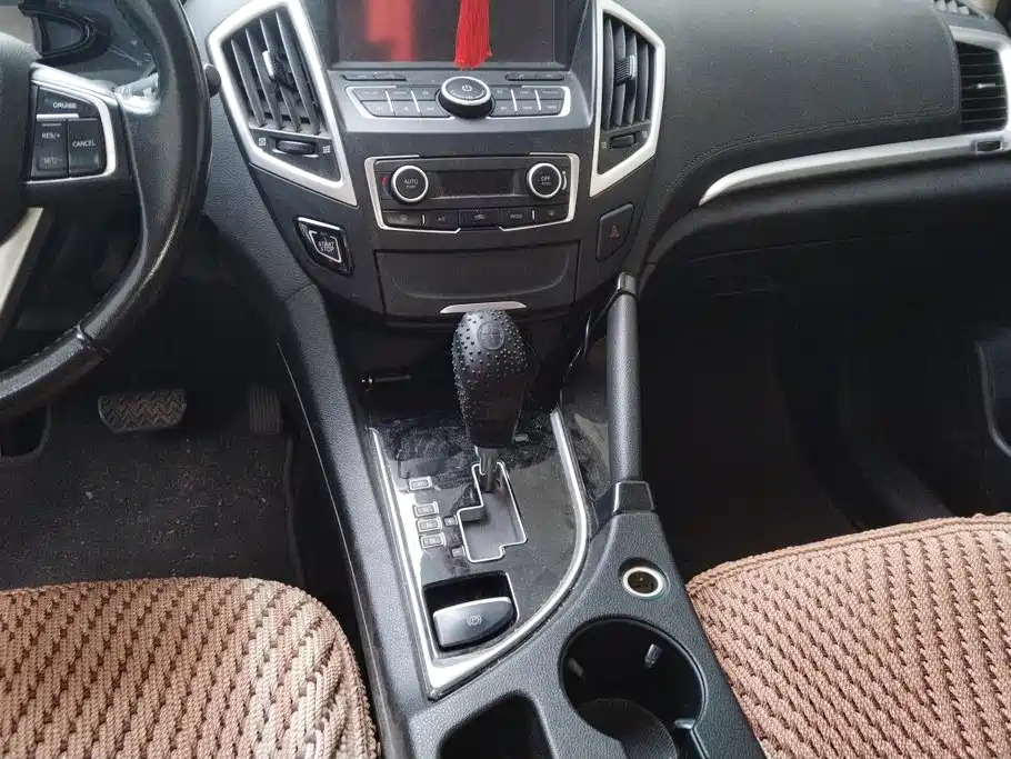 Dongfeng Aeolus Dongfeng Fengshen AX7 2015 2015 2.0L Automatic Smart Ease