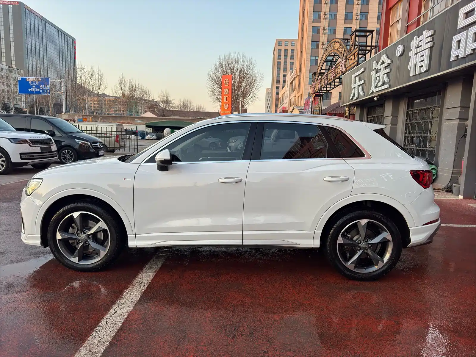 Photo 3 - Audi Q3