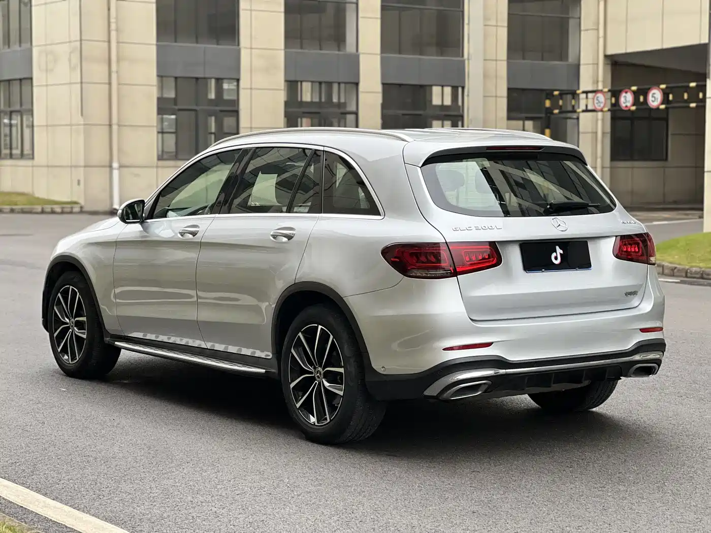Mercedes-Benz GLC 2020 Facelift GLC 300 L 4MATIC Dynamic фото 15