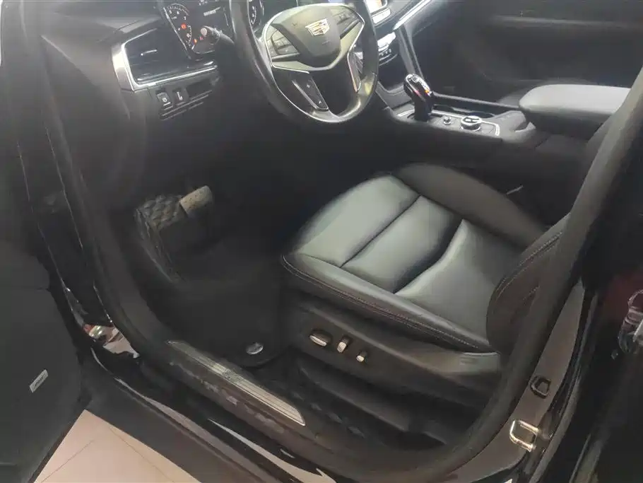 CADILLAC XT5