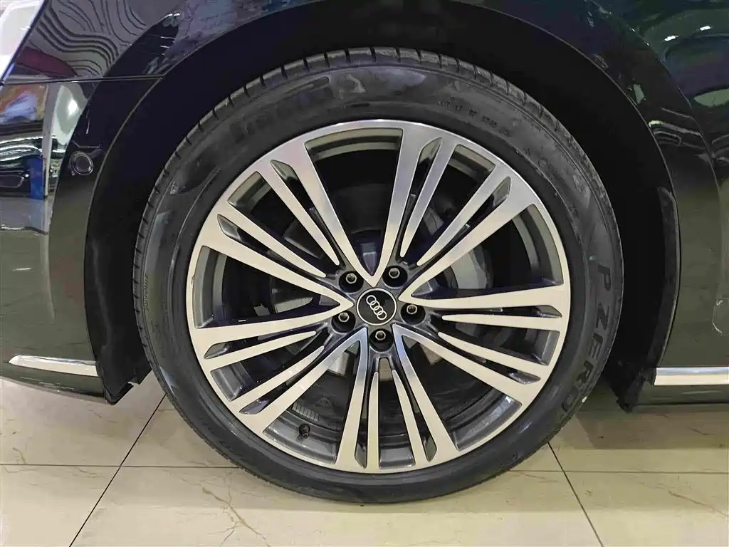 صورة 10 - Audi A8