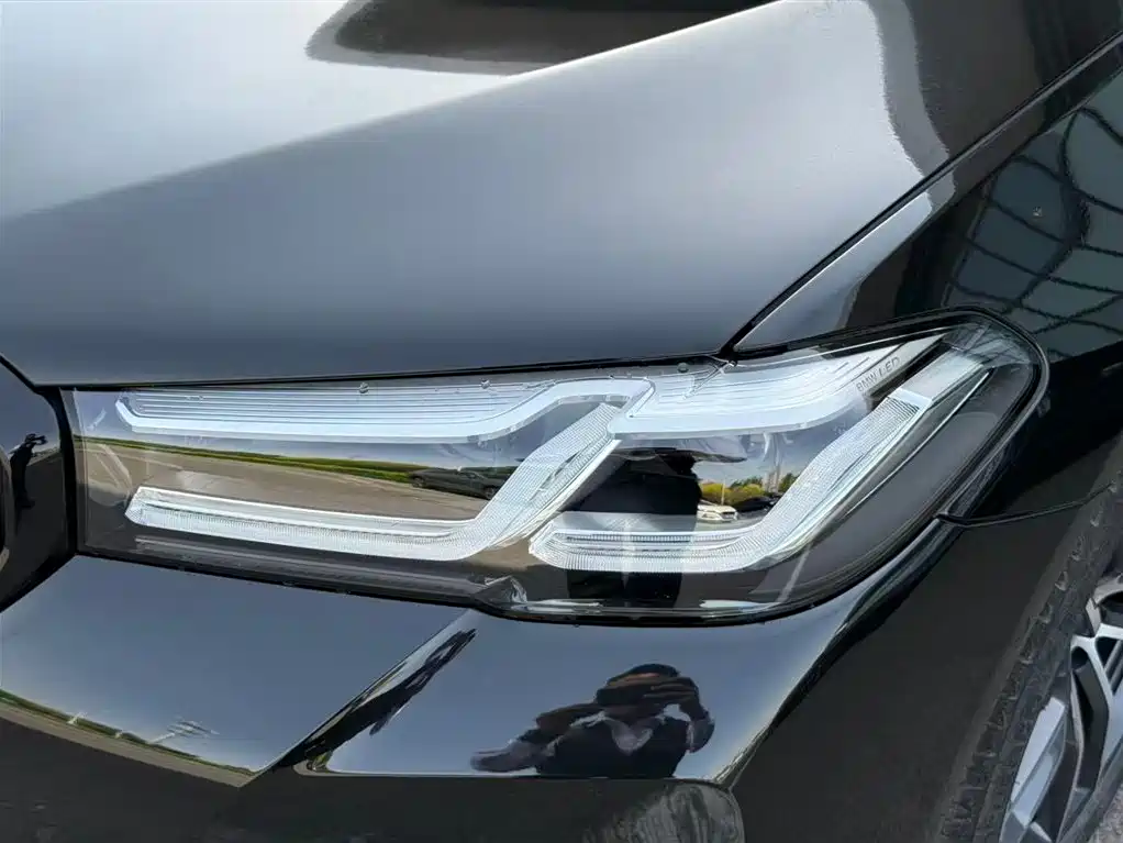 BMW 5 Series 2022 525Li M Sport Package фото 10