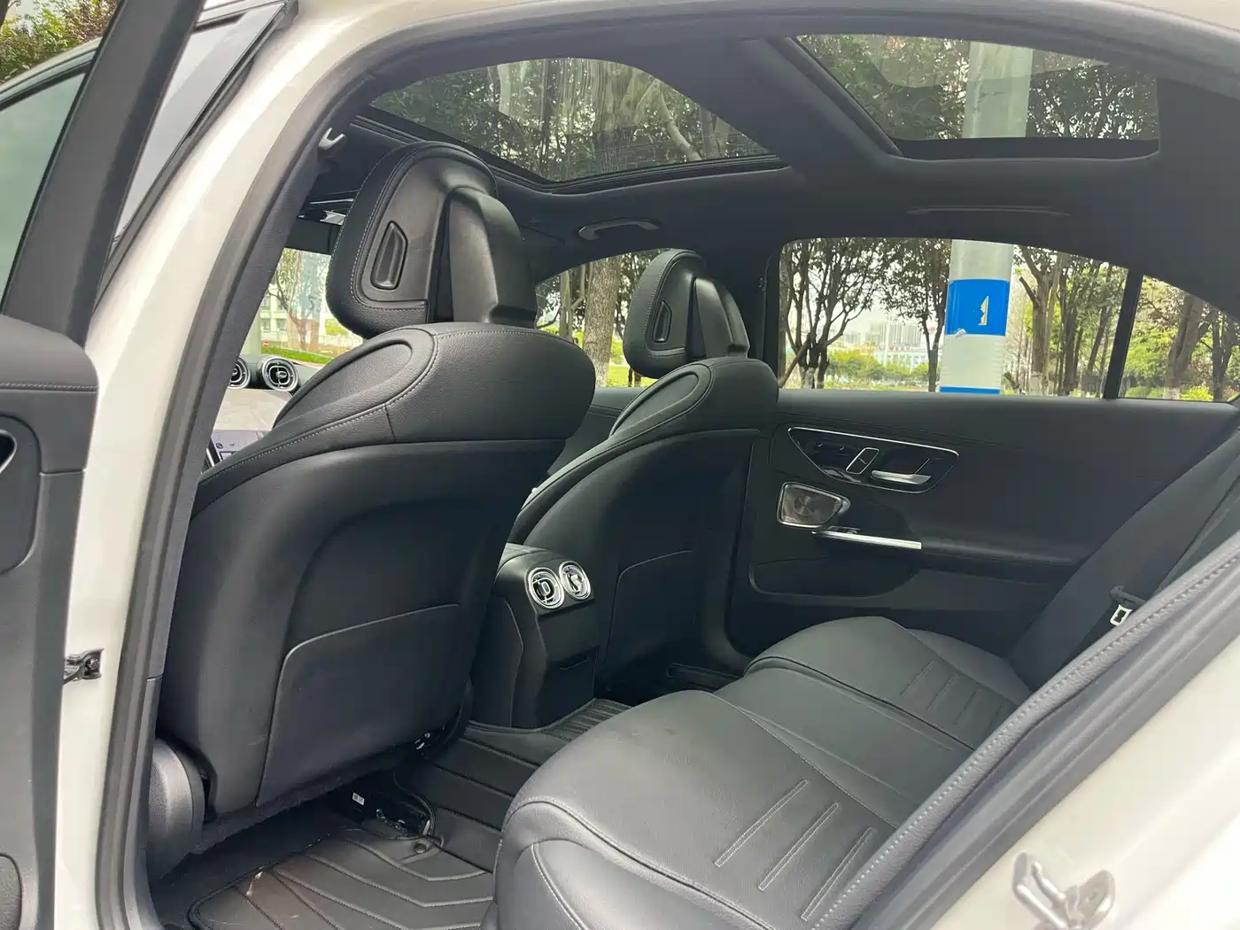 Mercedes-Benz C-Class 2024 C 260 L Night Edition Sport фото 9
