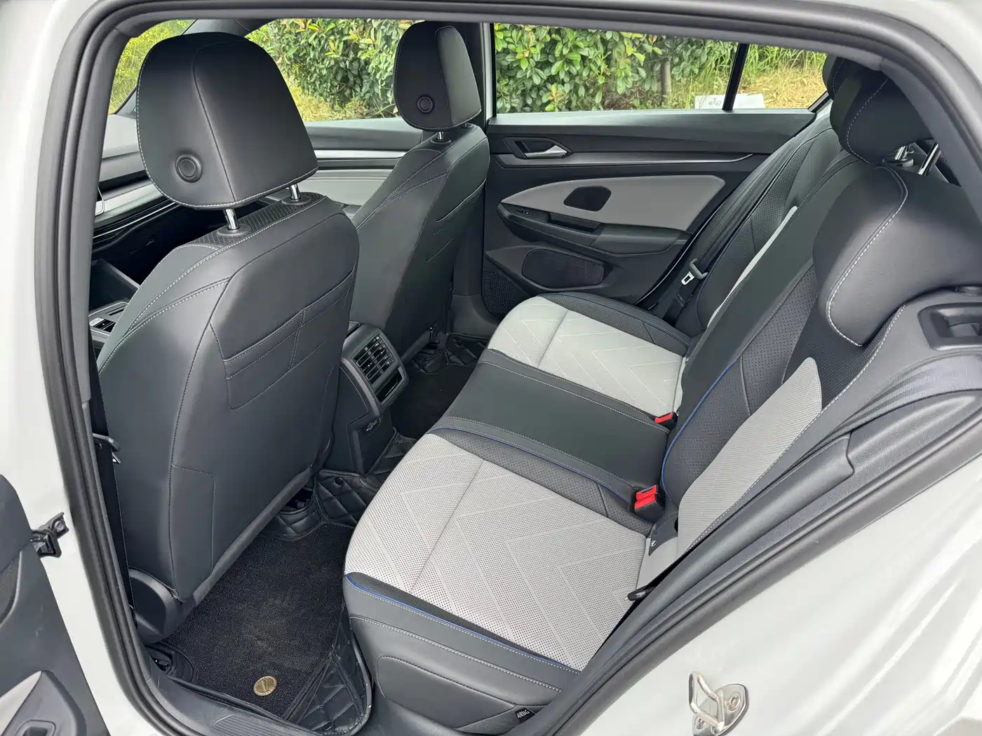 Volkswagen Golf 2024 2025 300TSI R-Line