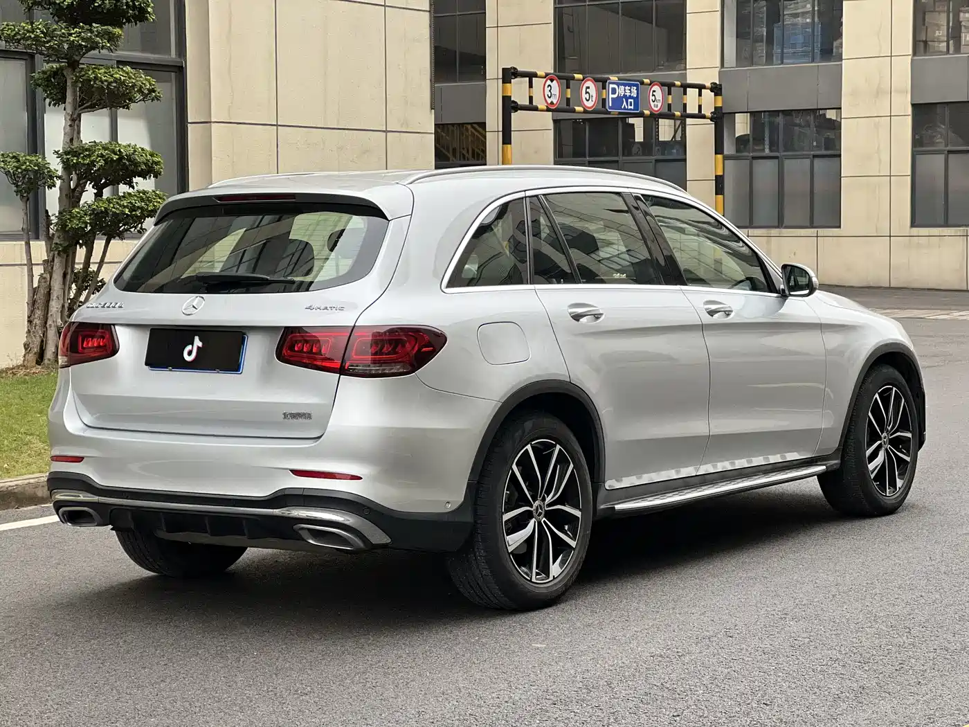 Mercedes-Benz GLC 2020 Facelift GLC 300 L 4MATIC Dynamic фото 12