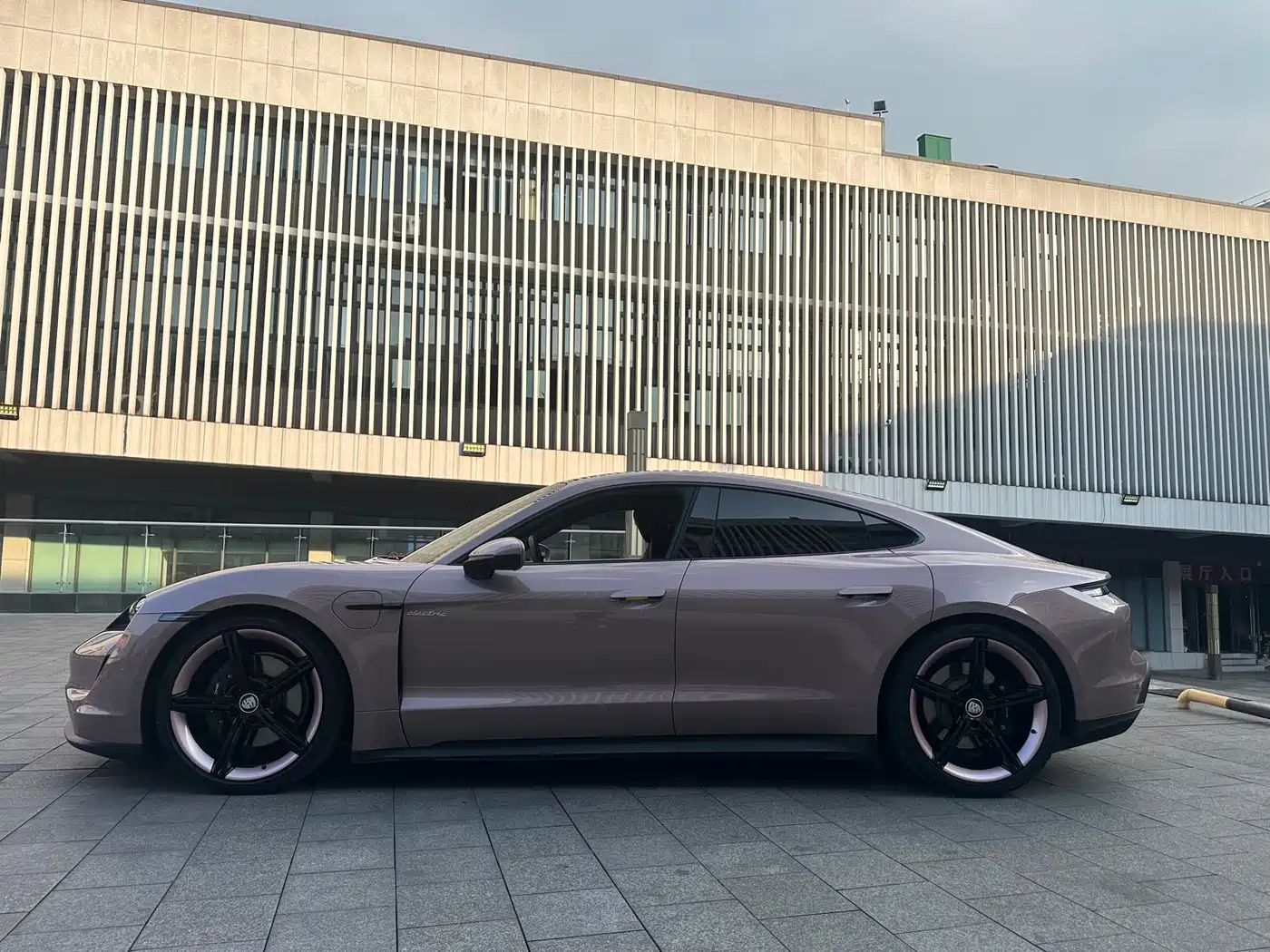 Porsche Taycan 2020 Taycan фото 3