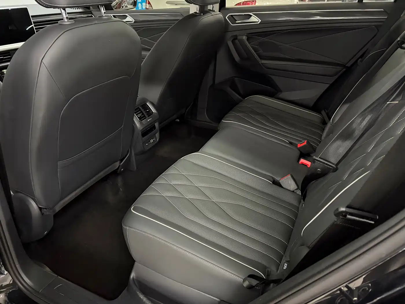 Volkswagen Tiguan L 2023 Facelift 330TSI Automatic 2WD Smart Edition фото 8