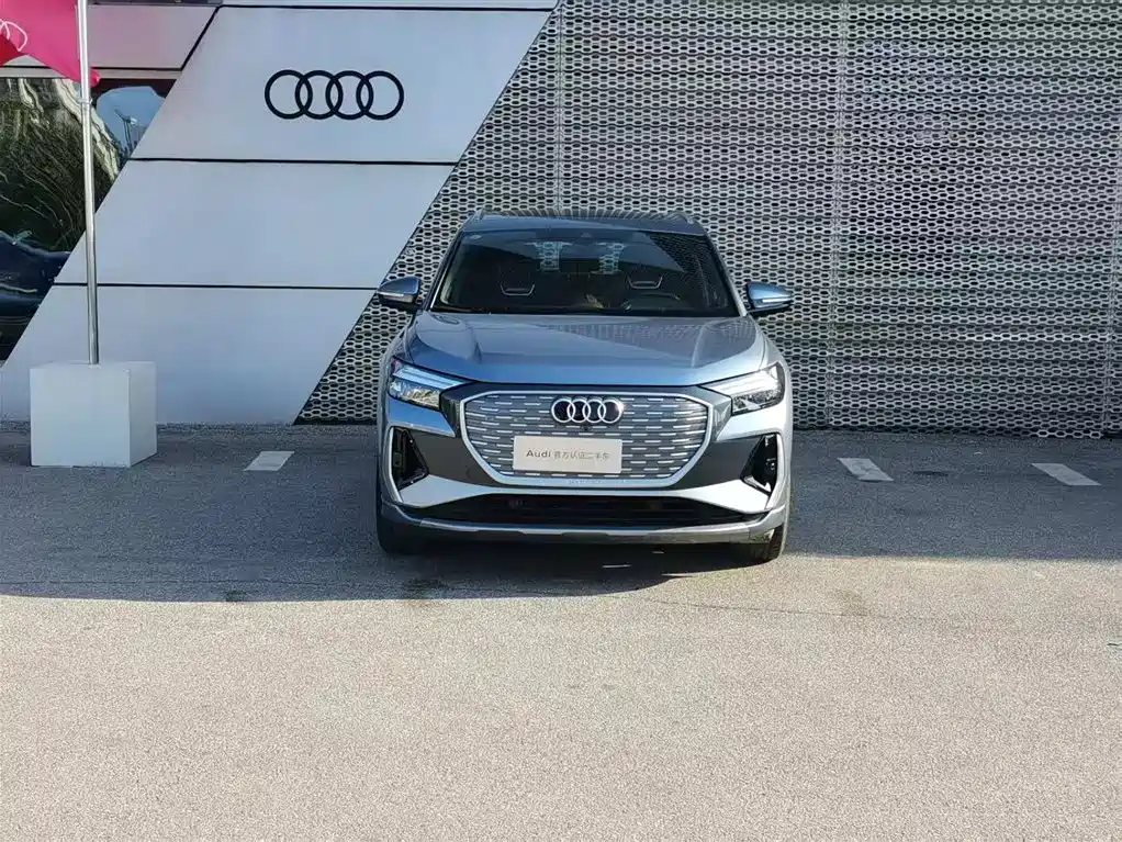 AUDI Q4 E TRON