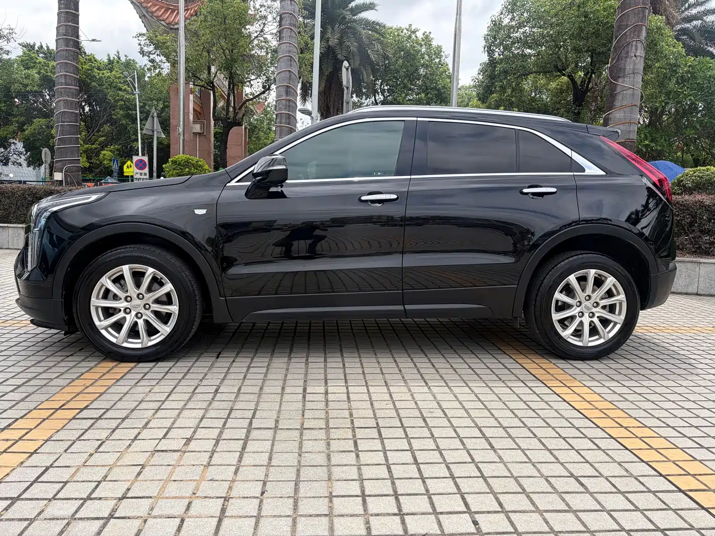 CADILLAC XT4