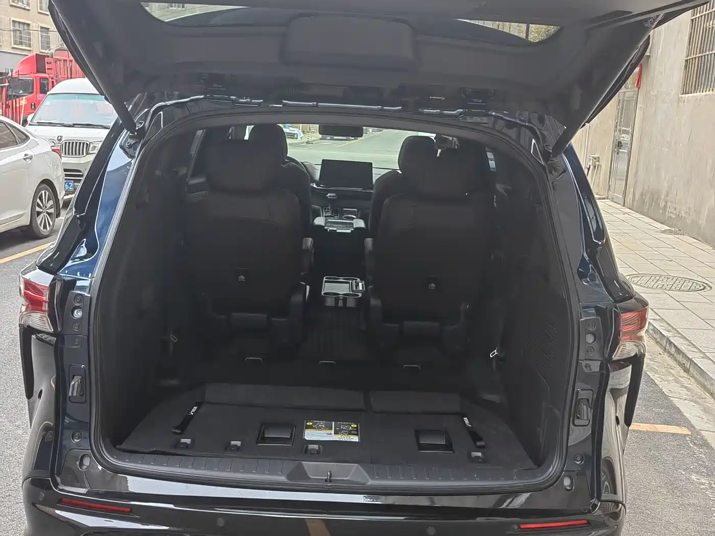 Toyota Granvia 2023 2.5L Hybrid Flagship VIP Edition фото 13