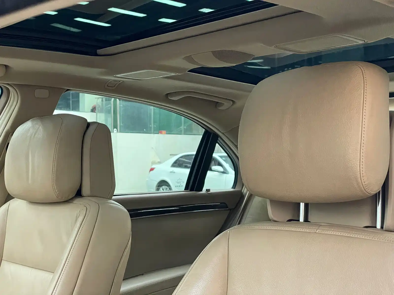 صورة 8 - Mercedes-Benz S-Class