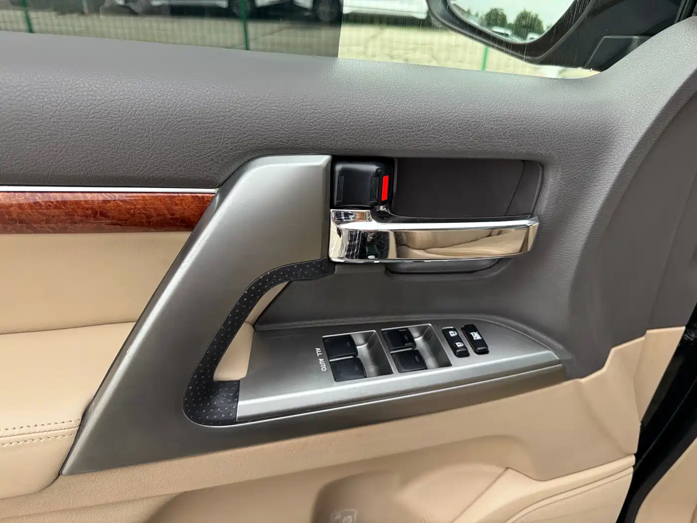 Toyota Land Cruiser 2012 4.0L Automatic VX фото 11