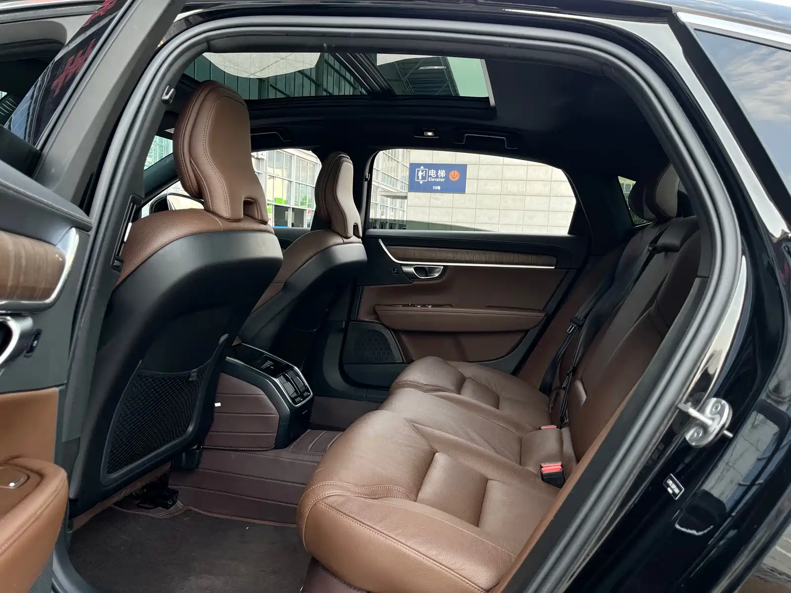 Photo 15 - Volvo S90