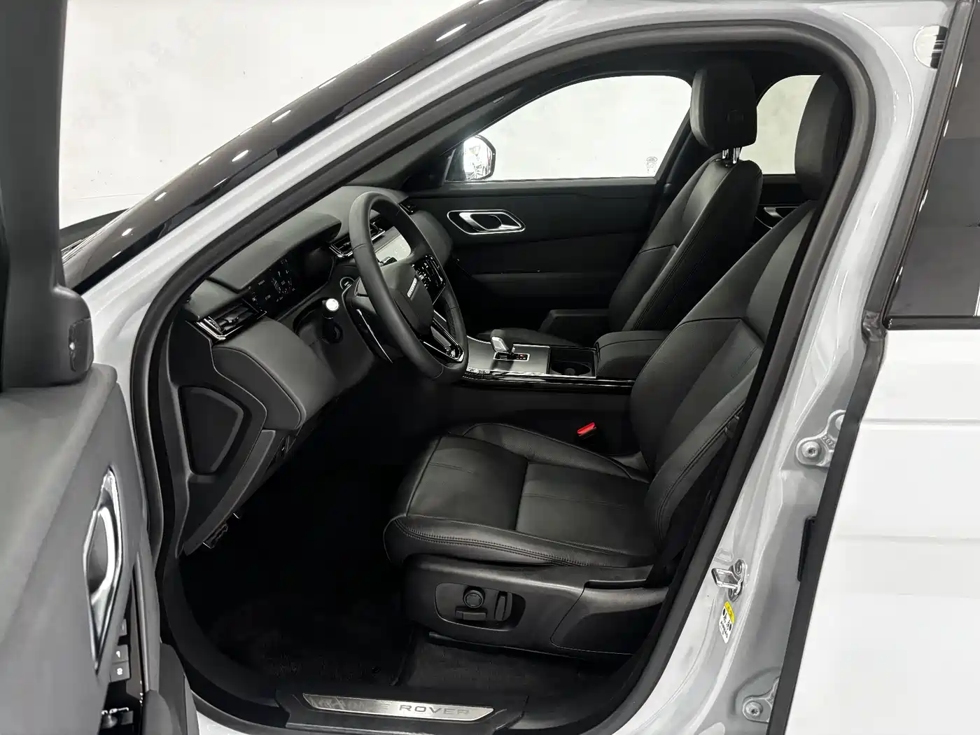 Land Rover Range Rover Velar 2024 Dynamic SE фото 12