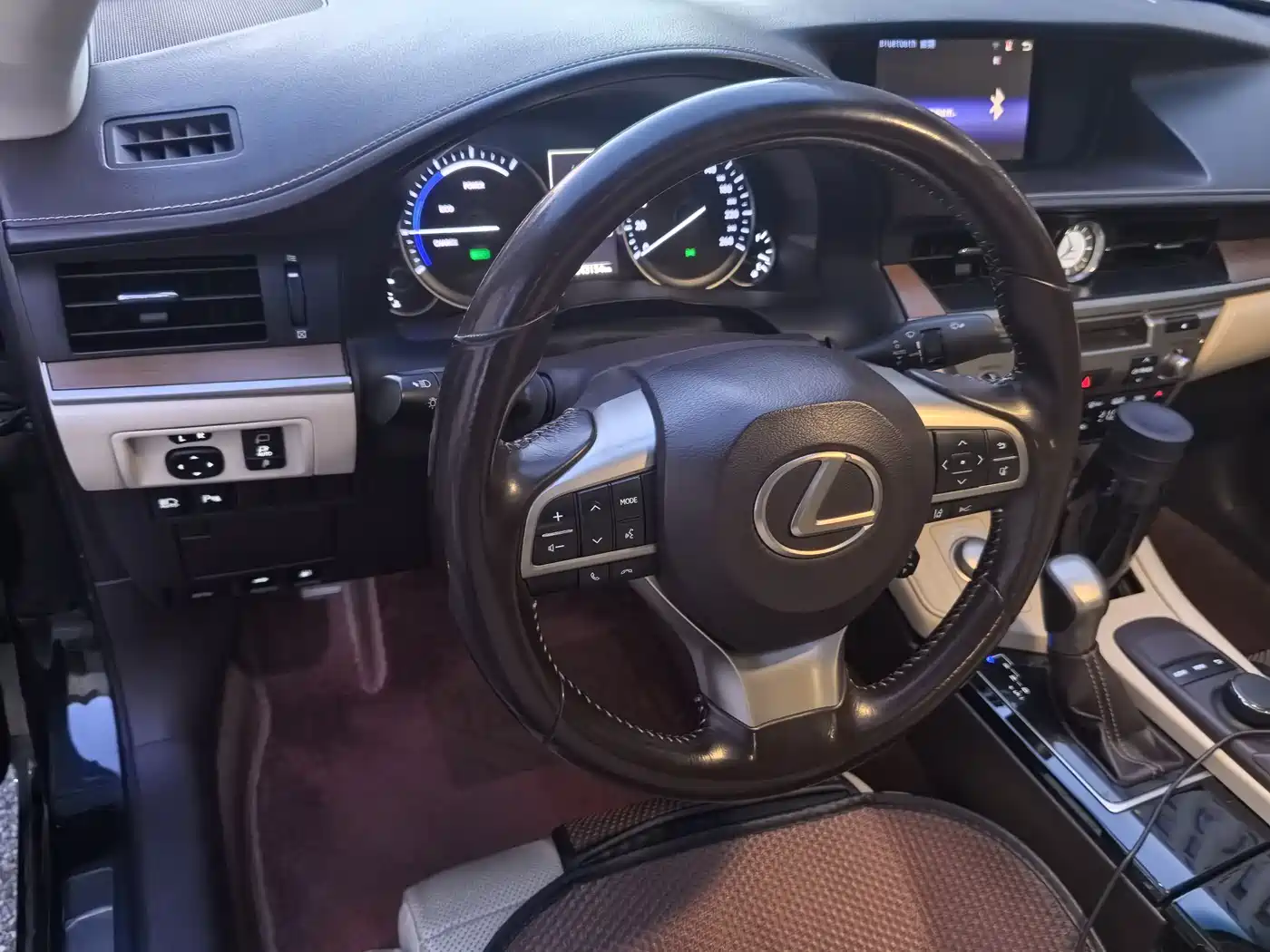 Фото 20 - Lexus ES