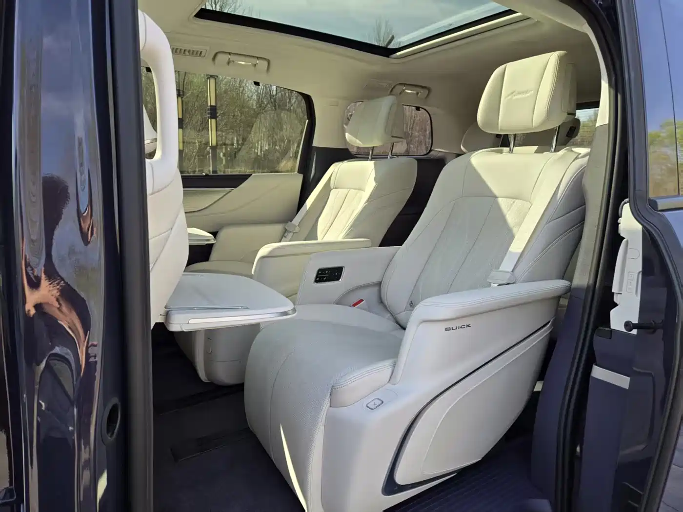 BUICK GL8 NEW ENERGY