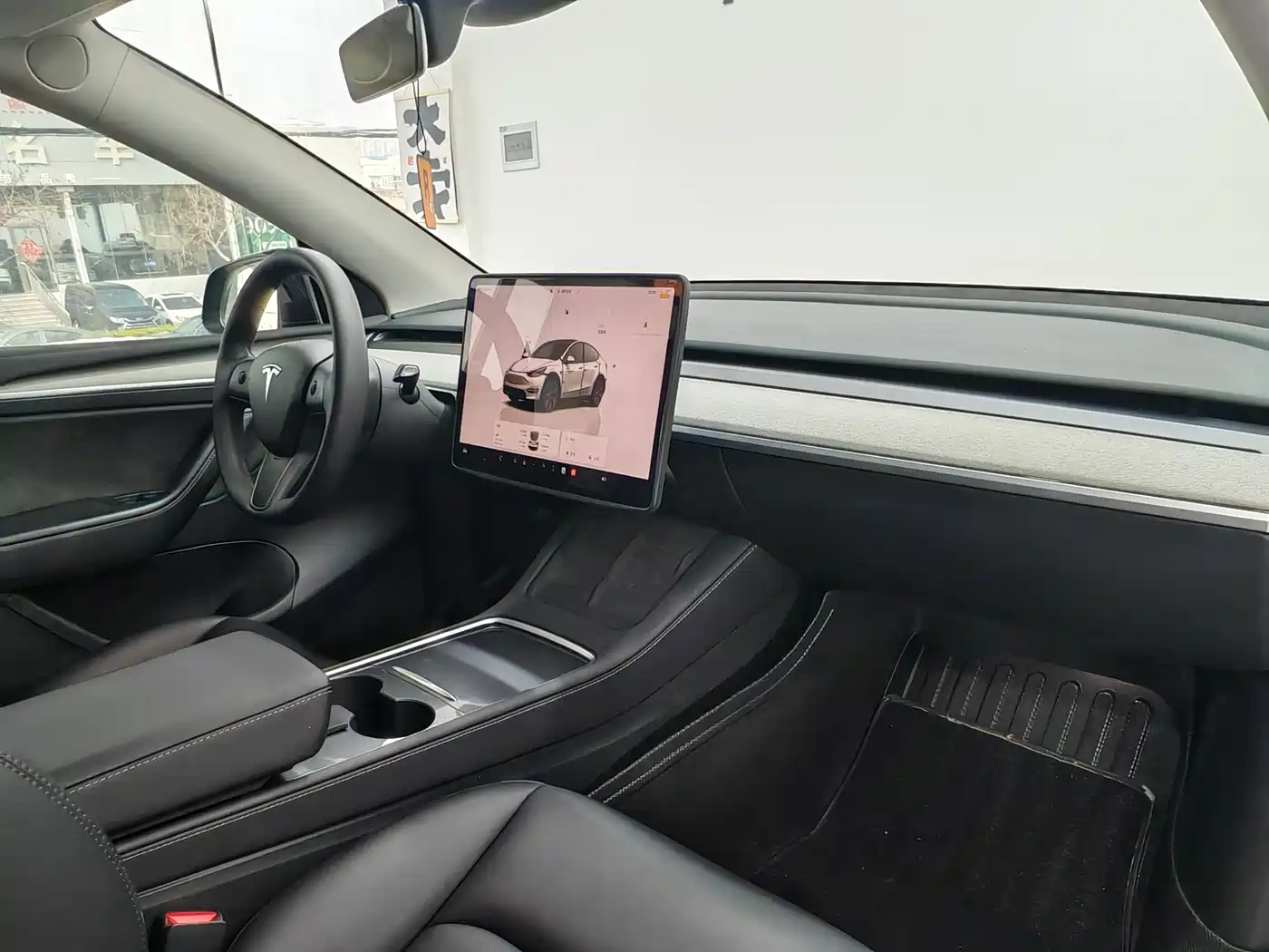 TESLA MODEL Y