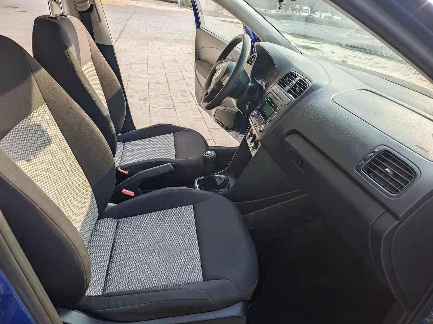 Volkswagen Polo 2013 1.4L Manual Trend Edition фото 11