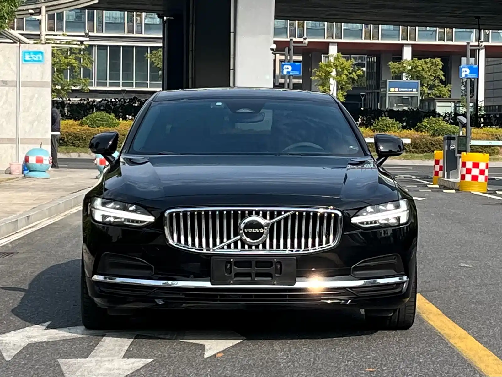 Photo 2 - Volvo S90