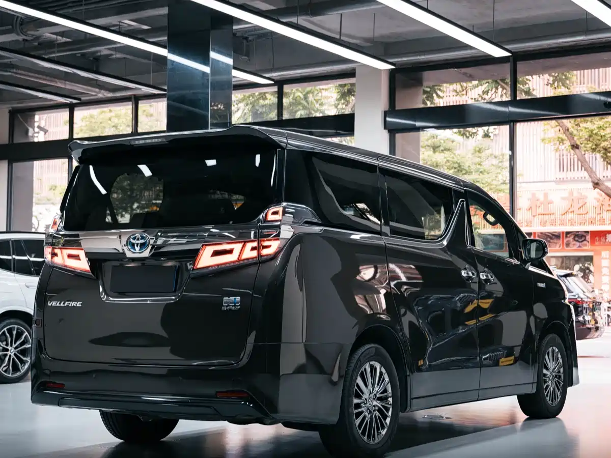 Toyota Vellfire 2019 Hybrid 2.5L HV Luxury Edition фото 3