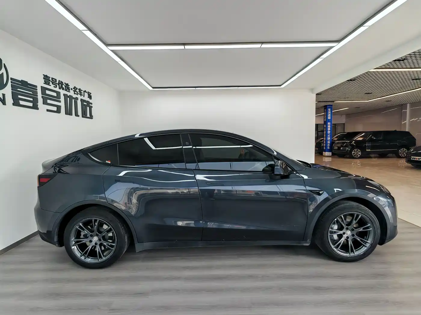 TESLA MODEL Y