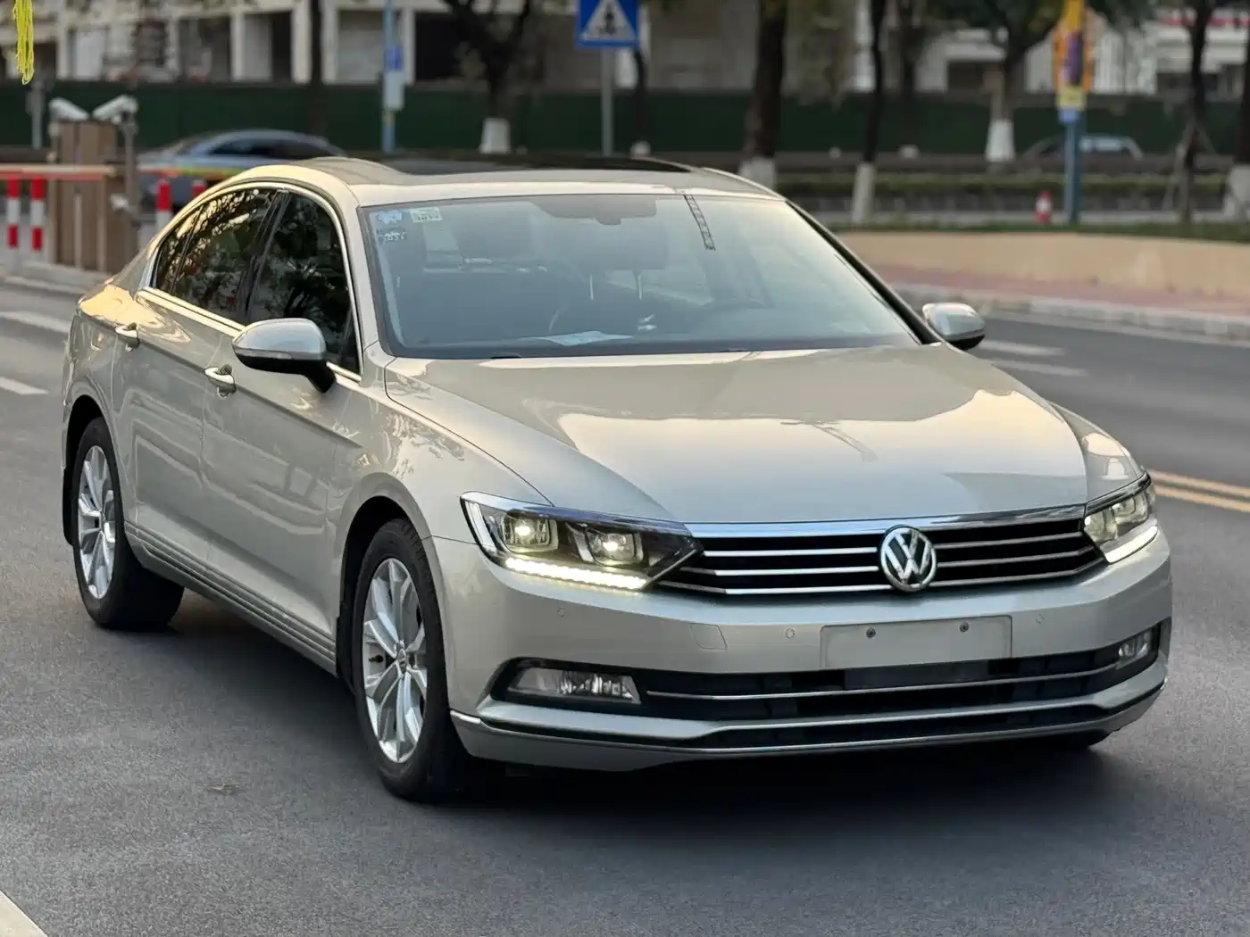 Volkswagen Magotan 2019 330TSI DSG Luxury Class China VI фото 4