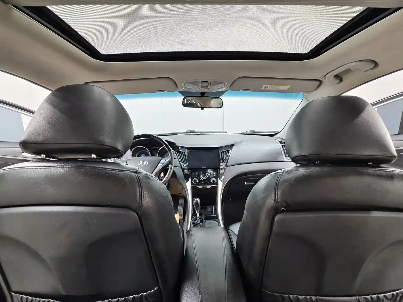 Hyundai Sonata 2011 2.0L Automatic Luxury фото 10