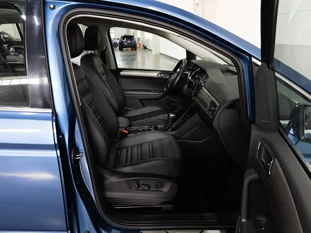 Volkswagen Touran 2021 2021 Touran L 280TSI DSG Cross Edition 7-seater