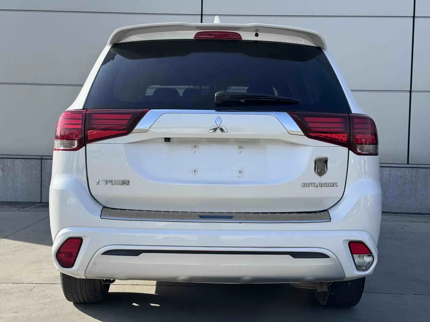 MITSUBISHI OUTLANDER