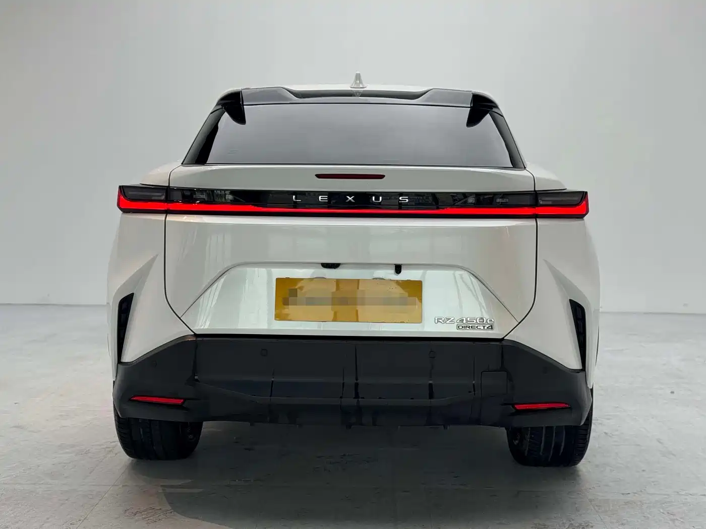Lexus RZ 2023 450e 4WD Deluxe фото 6