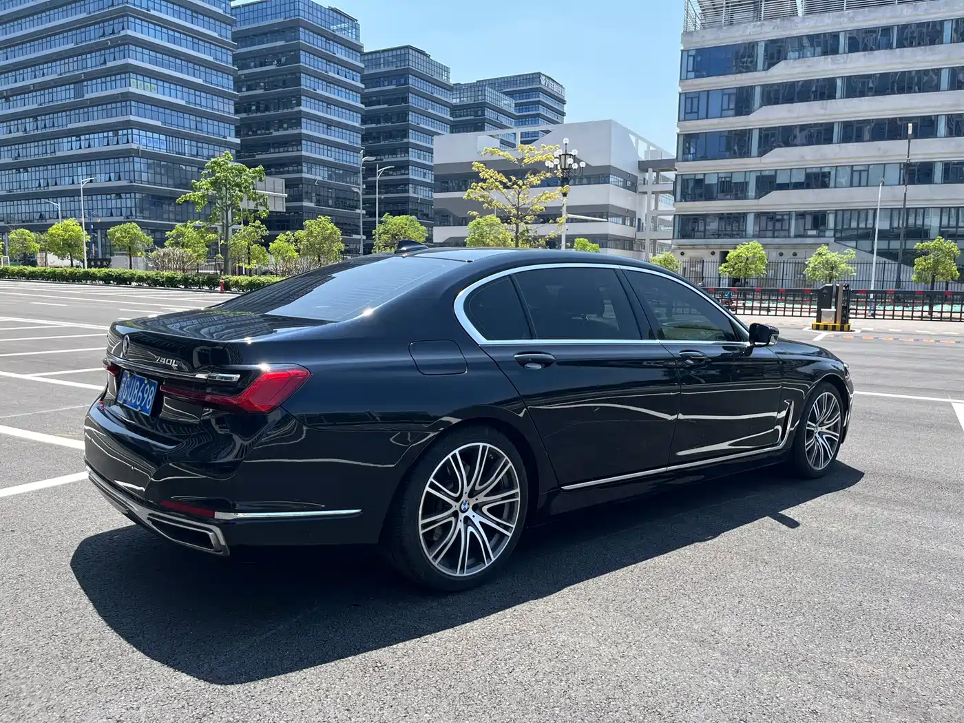 BMW 7 Series 2019 740Li xDrive Executive M Sport Package фото 5