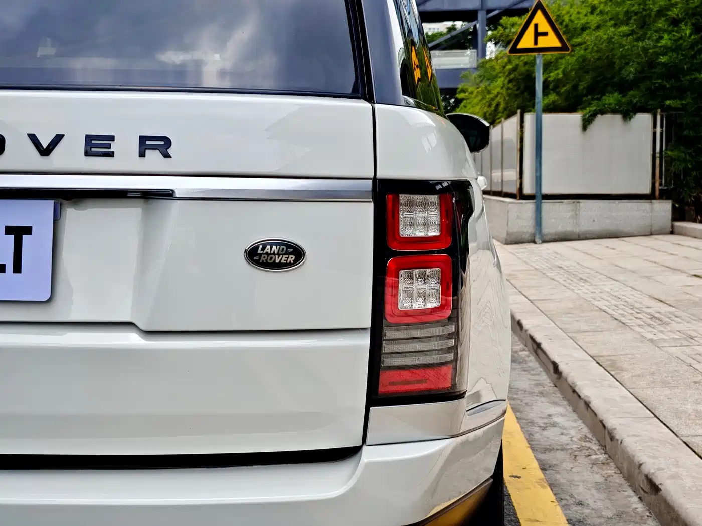 Photo 9 - Land Rover Range Rover