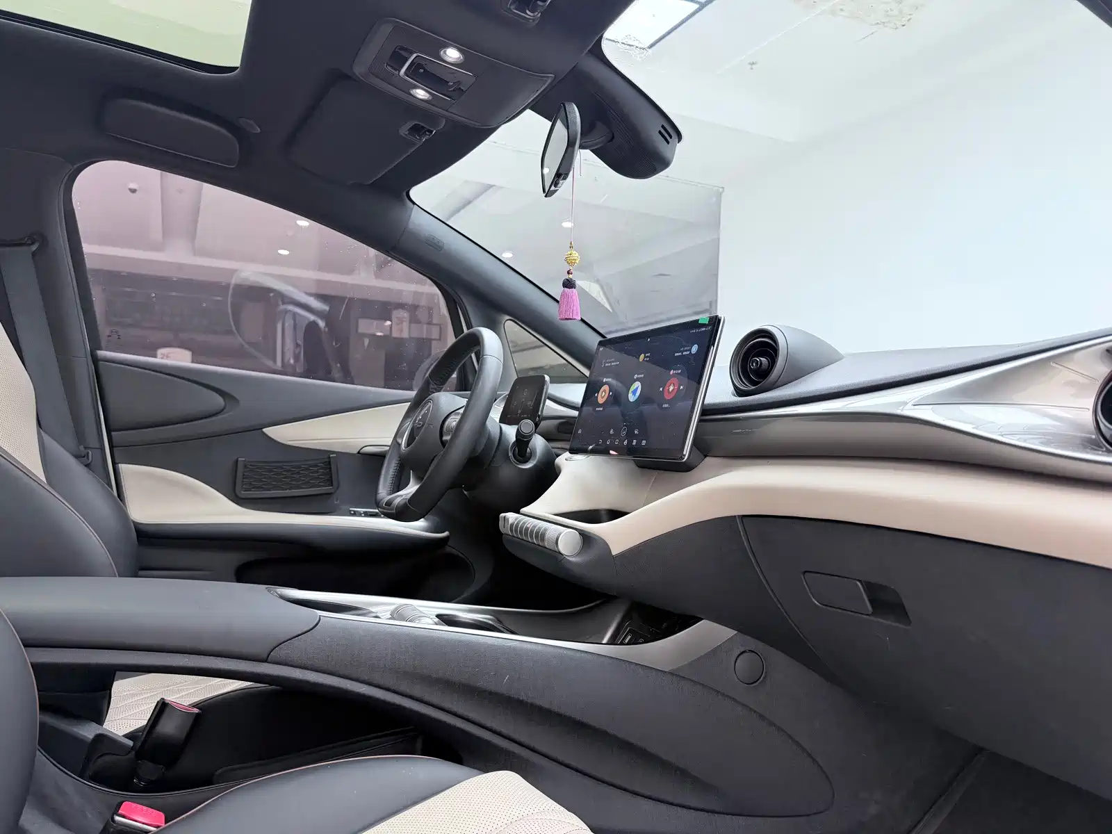 Photo 4 - BYD Dolphin