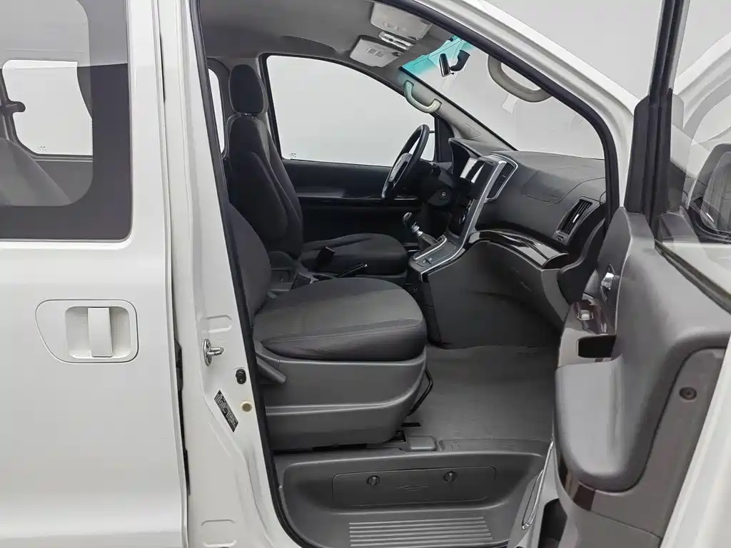 Dongfeng Fengxing Fengxing CM7 2015 2014 2.4L Manual Business Edition