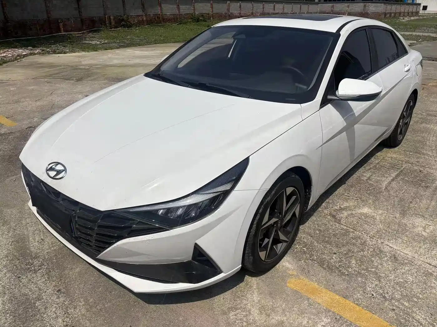 Hyundai Elantra 2022 1.5L CVT GLX Elite Edition фото 3