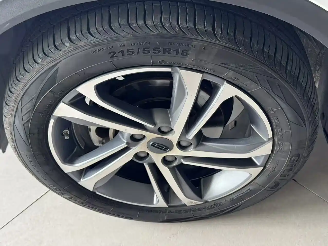 Фото 3 - Geely Coolray