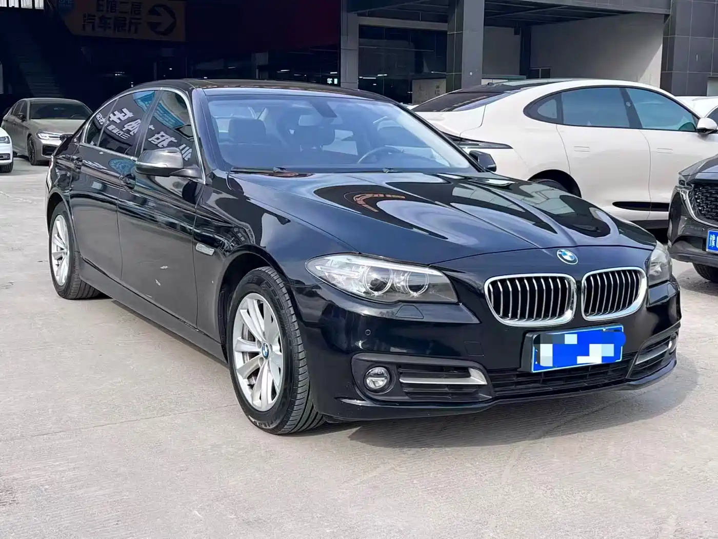 BMW 5 Series 2017 520Li Classic Edition фото 3