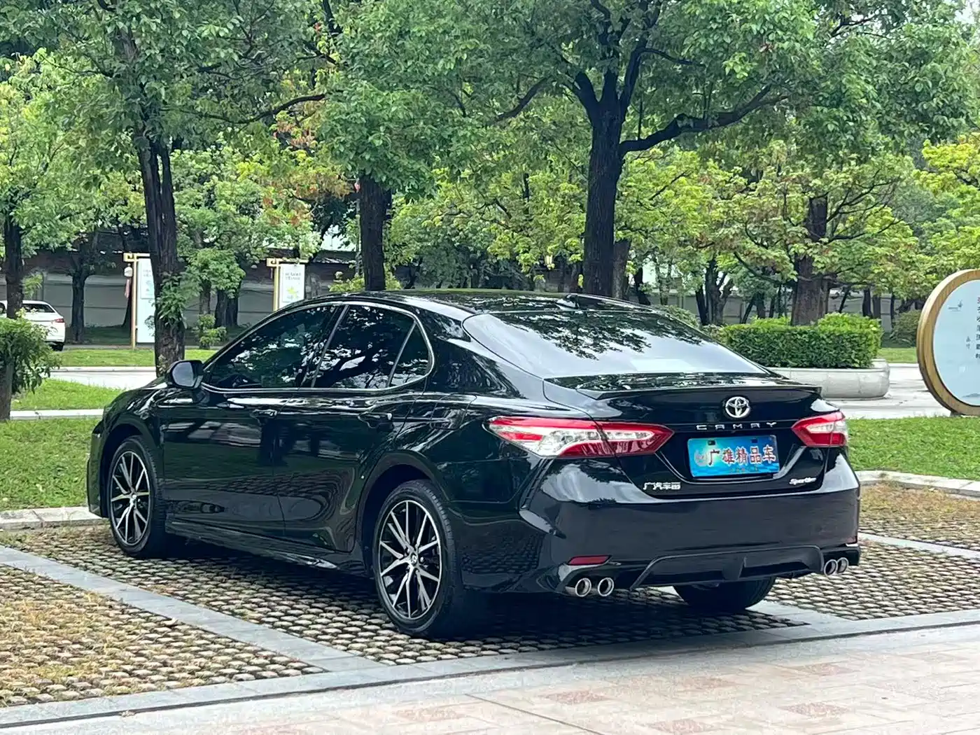 Фото 4 - Toyota Camry