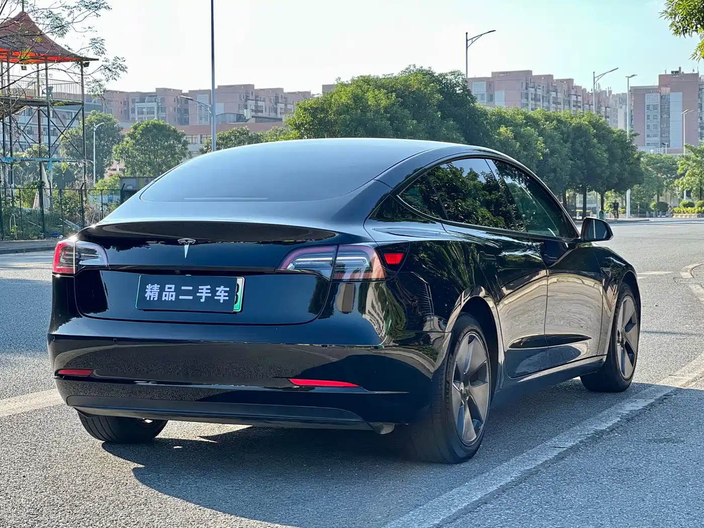 TESLA MODEL 3