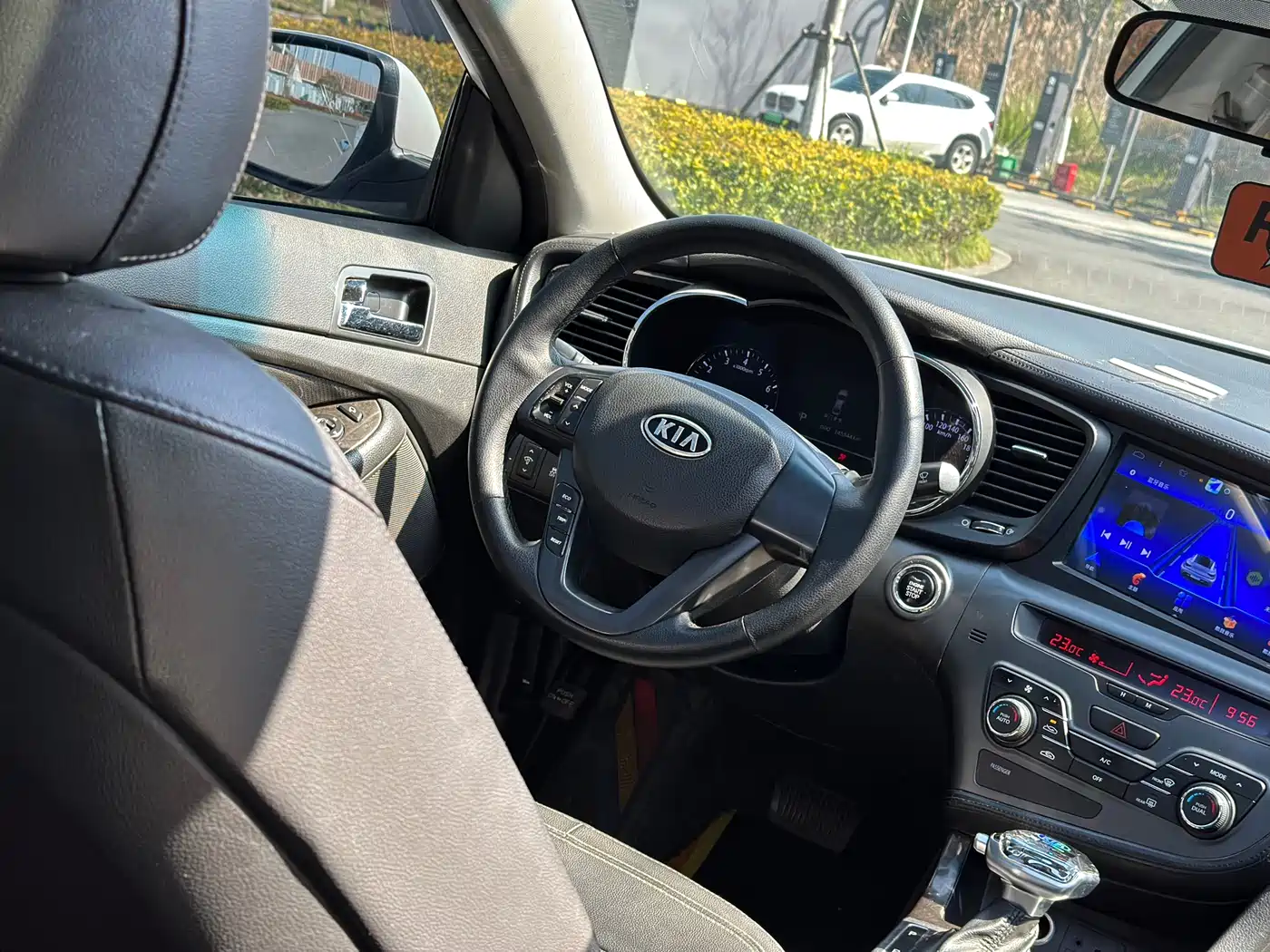 Kia K5 2012 2.0L Automatic DLX Special Edition фото 14