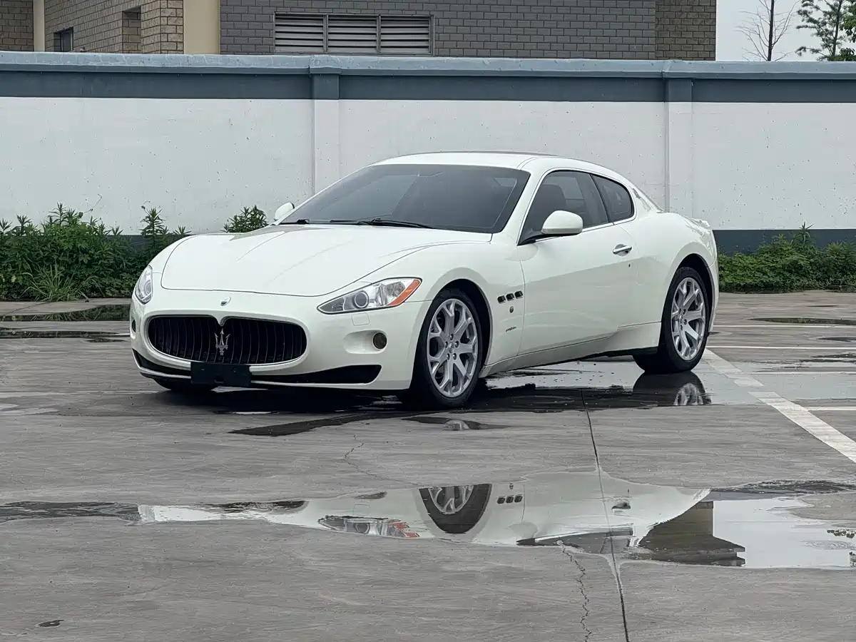 Maserati GranTurismo 2010 2007 4.2L Standard
